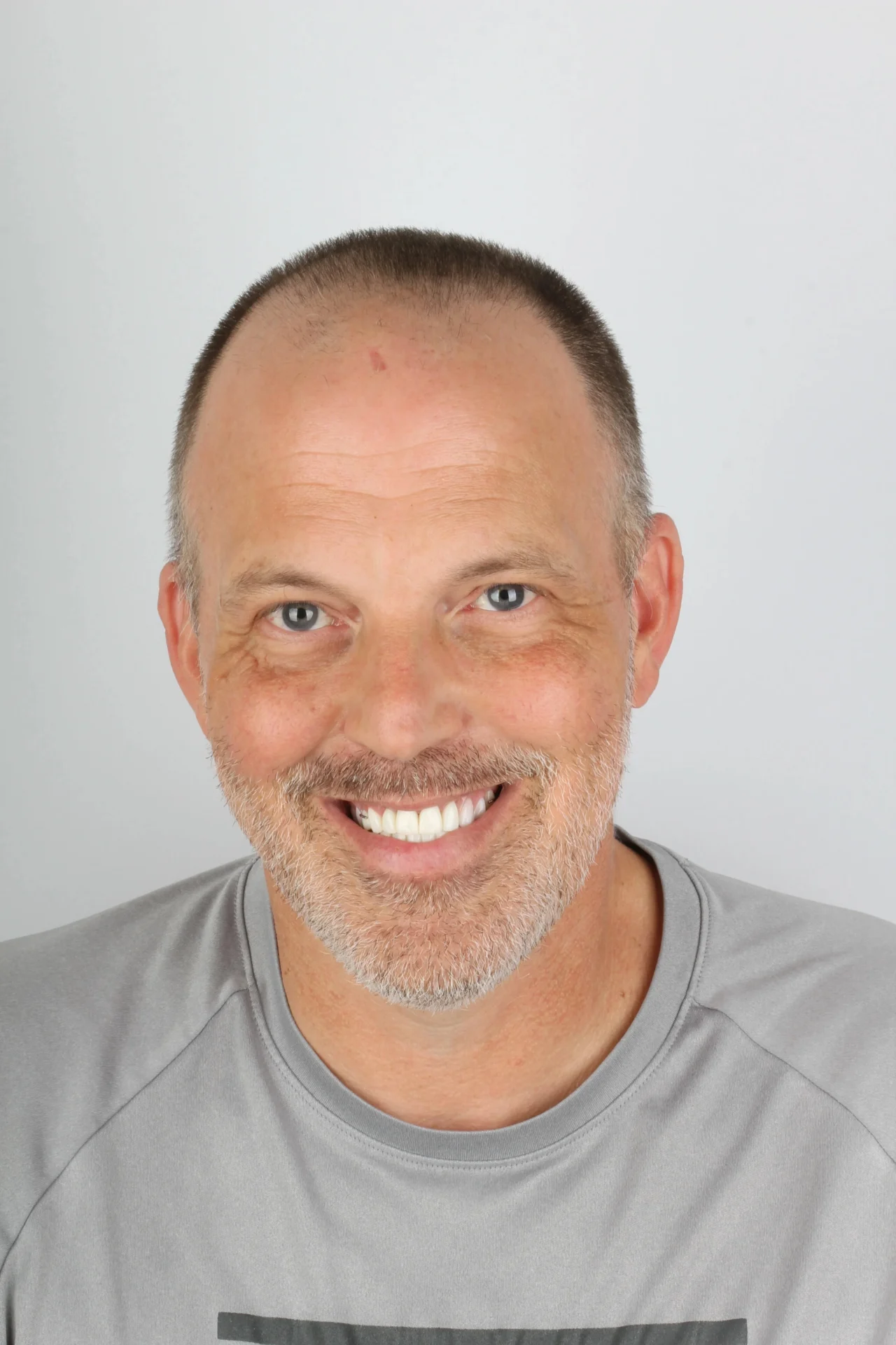 Smiling man with short hair